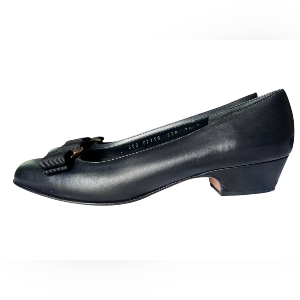 Salvatore Ferragamo Vara Black Leather Bow Pumps Slip On Heels Women’s Size 7.5 - Picture 5 of 16